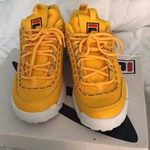 Size 6 women yellow filas